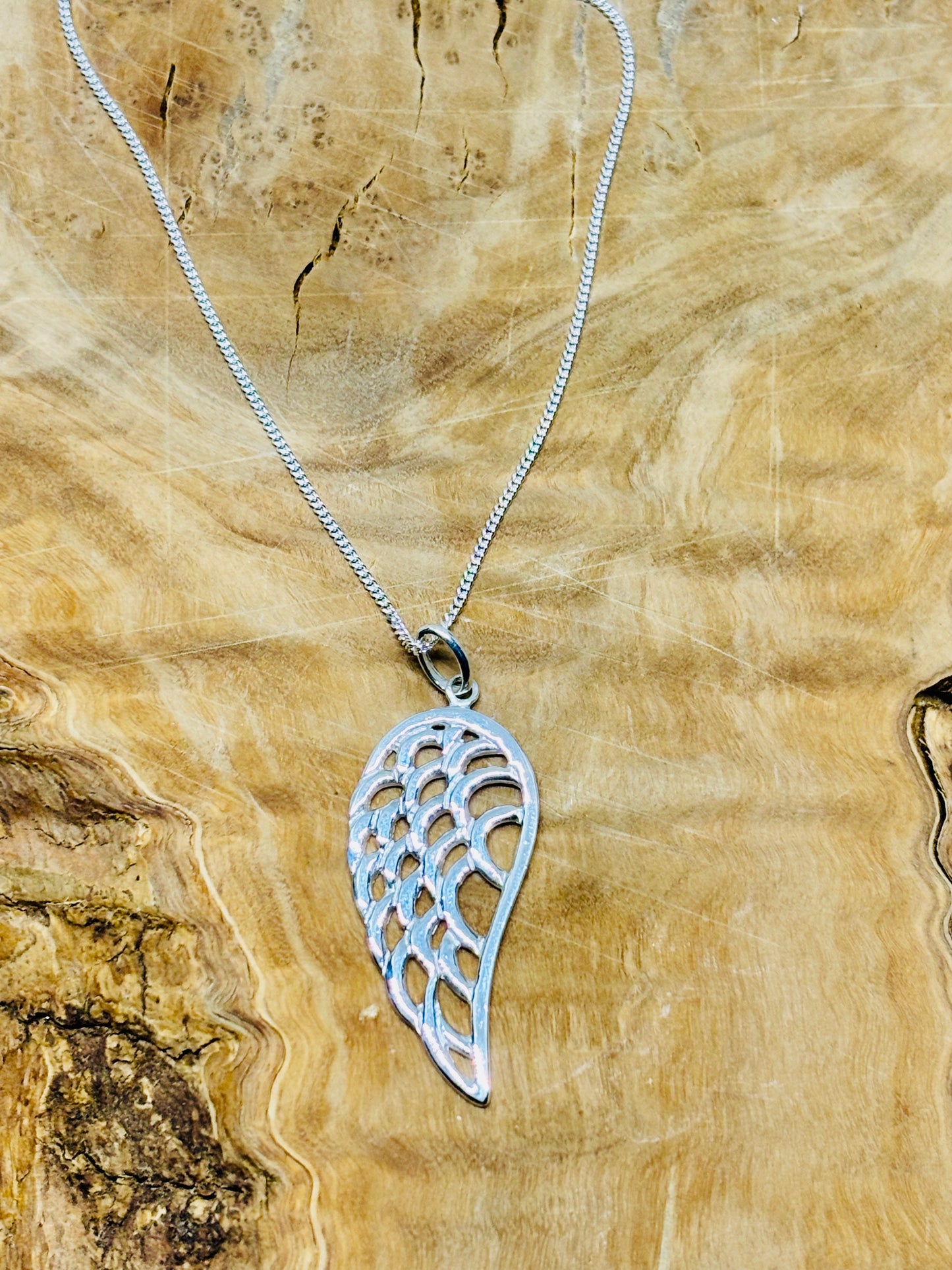 Silver angel wing necklace from Pixi Daisy