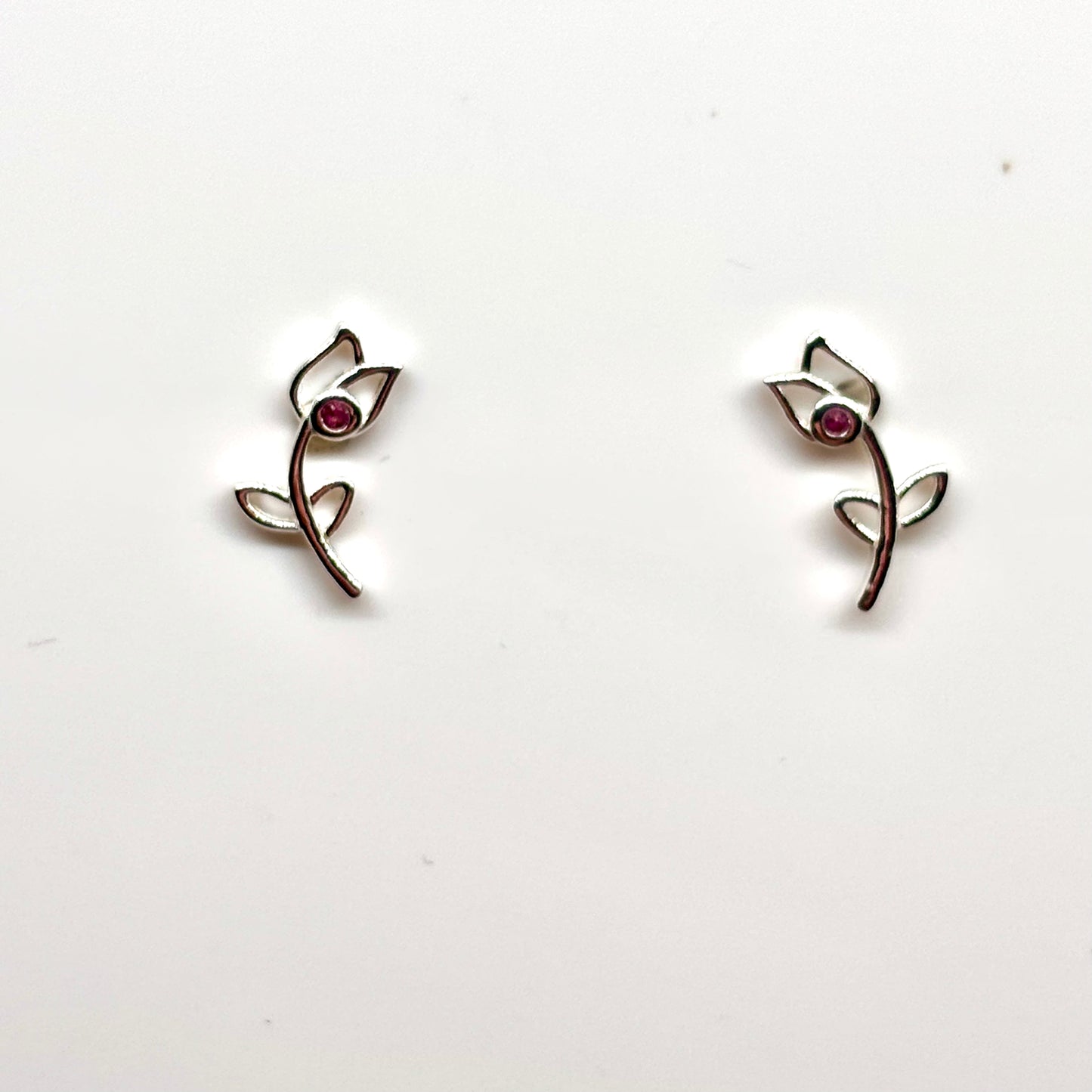 Silver tulip stud earrings from Pixi Daisy