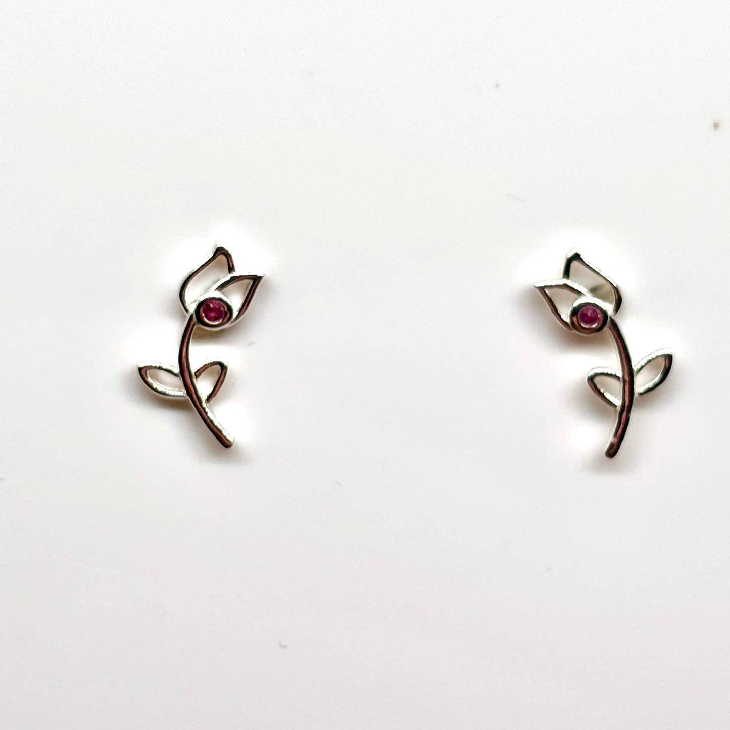 Silver tulip stud earrings from Pixi Daisy