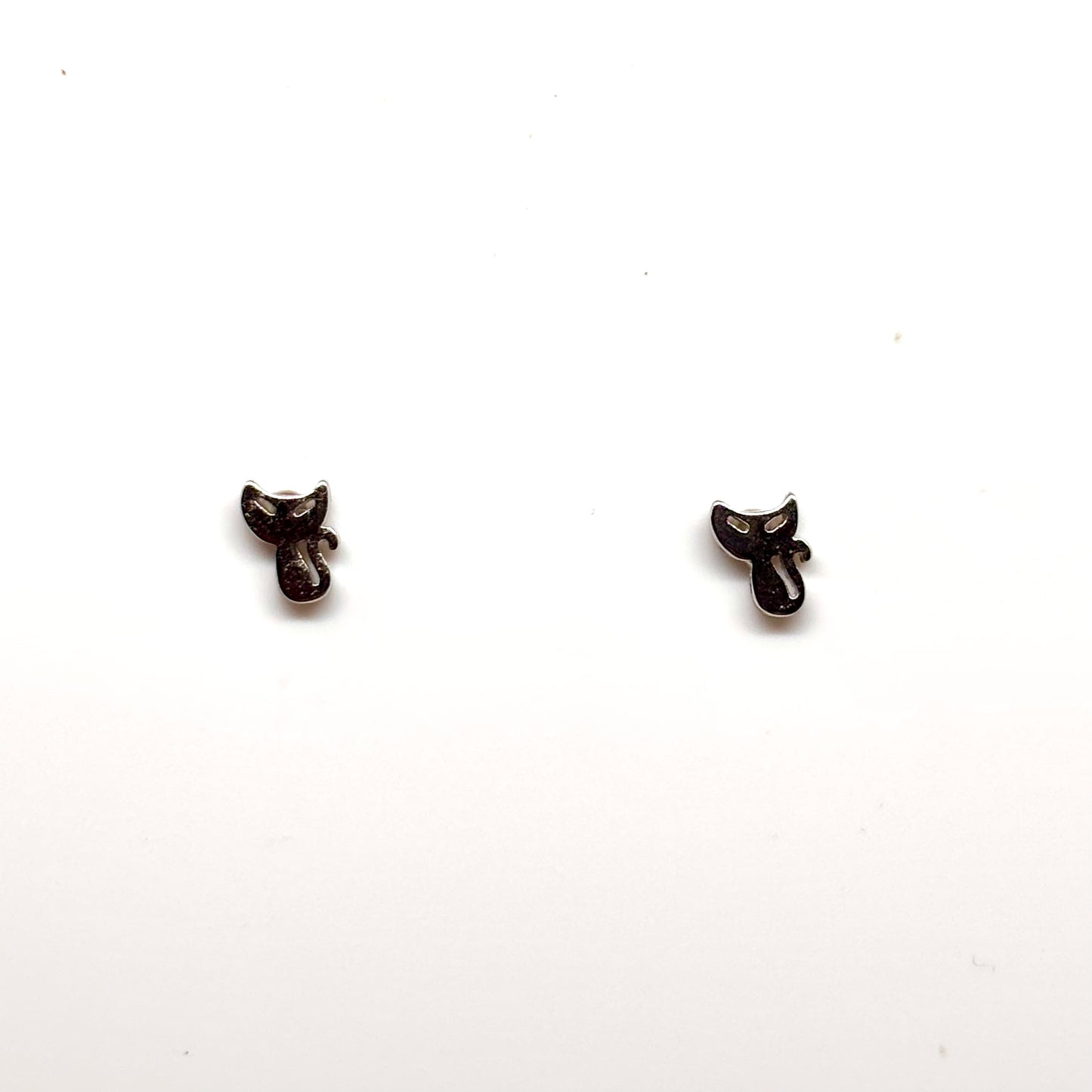 Silver car ear studs from Pixi Daisy