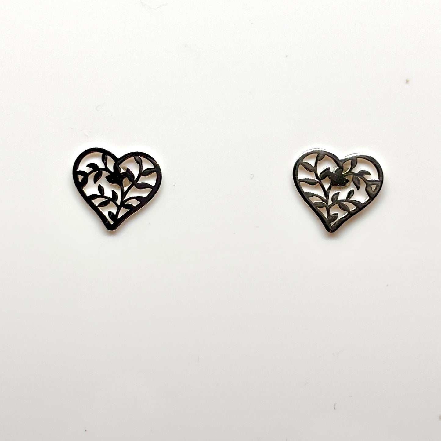 Heart earrings with vine design from Pixi Daisy