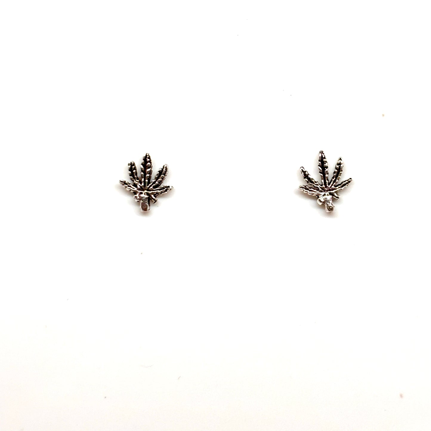 Silver cannabis leaf earrings from Pixi Daisy