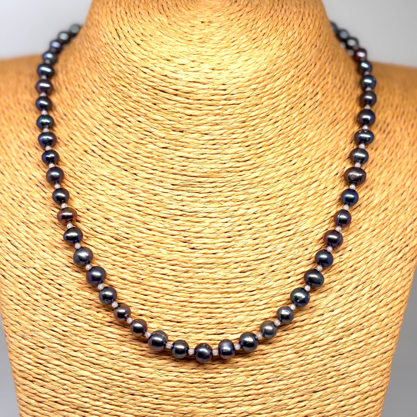 Freshwater pearl necklace from Pixi Daisy