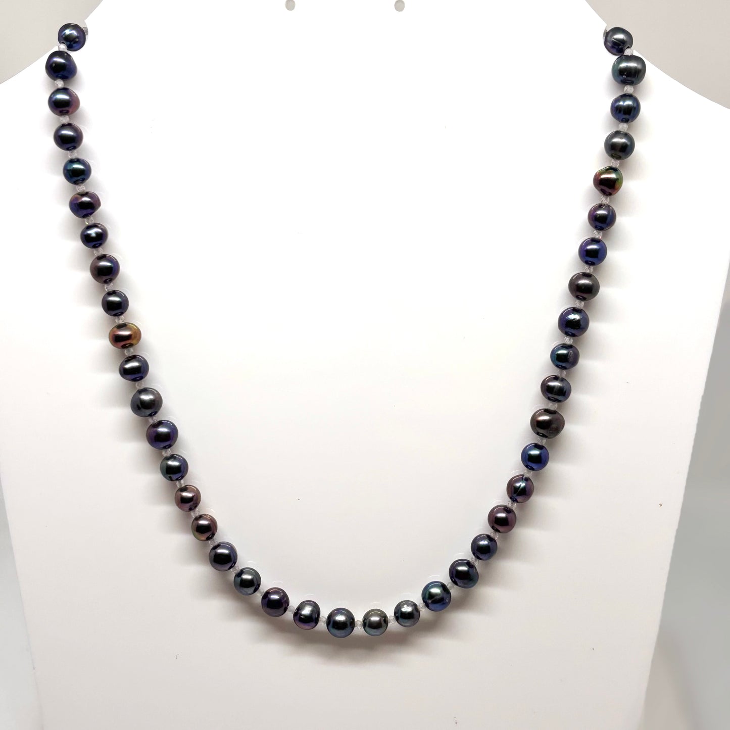 Freshwater pearl necklace from Pixi Daisy