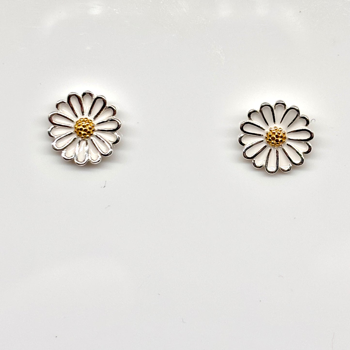 White daisy ear studs from Pixi Daisy