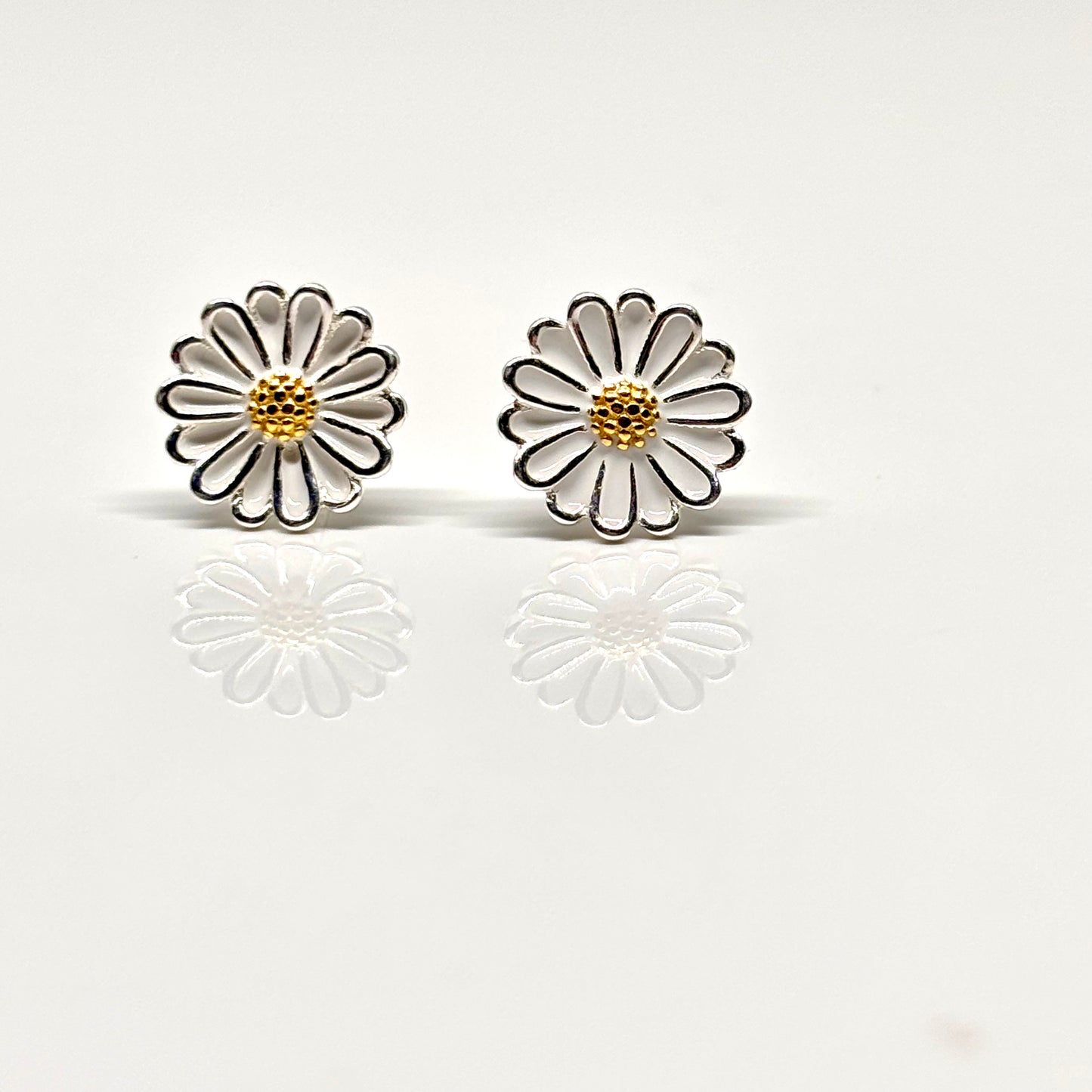 White daisy ear studs from Pixi Daisy