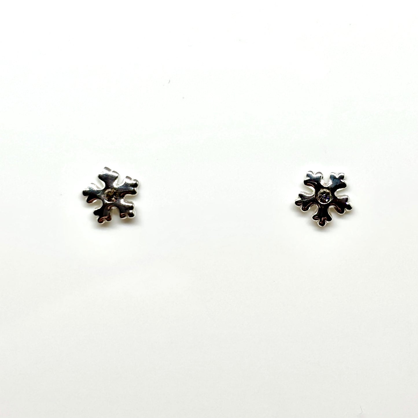 Snowflake ear Studs - Pixi Daisy