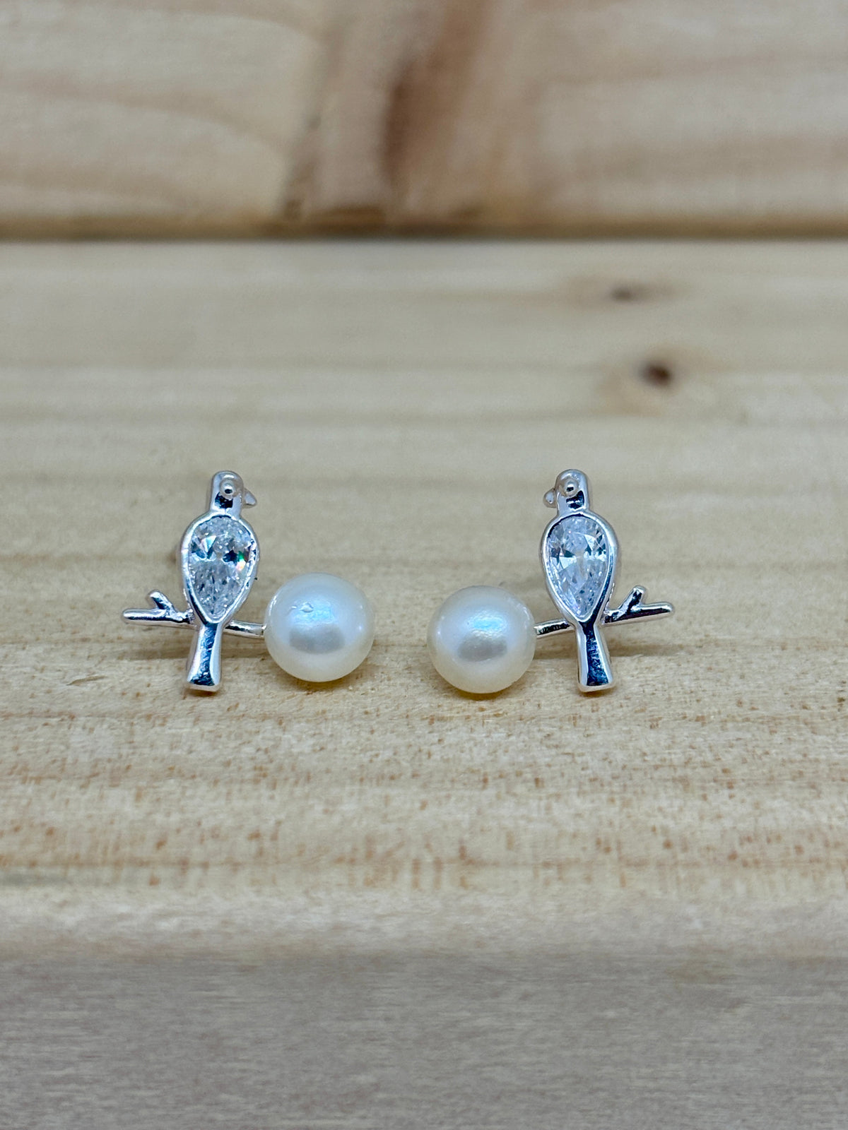 bird and pearl stud earrings from pixi daisy