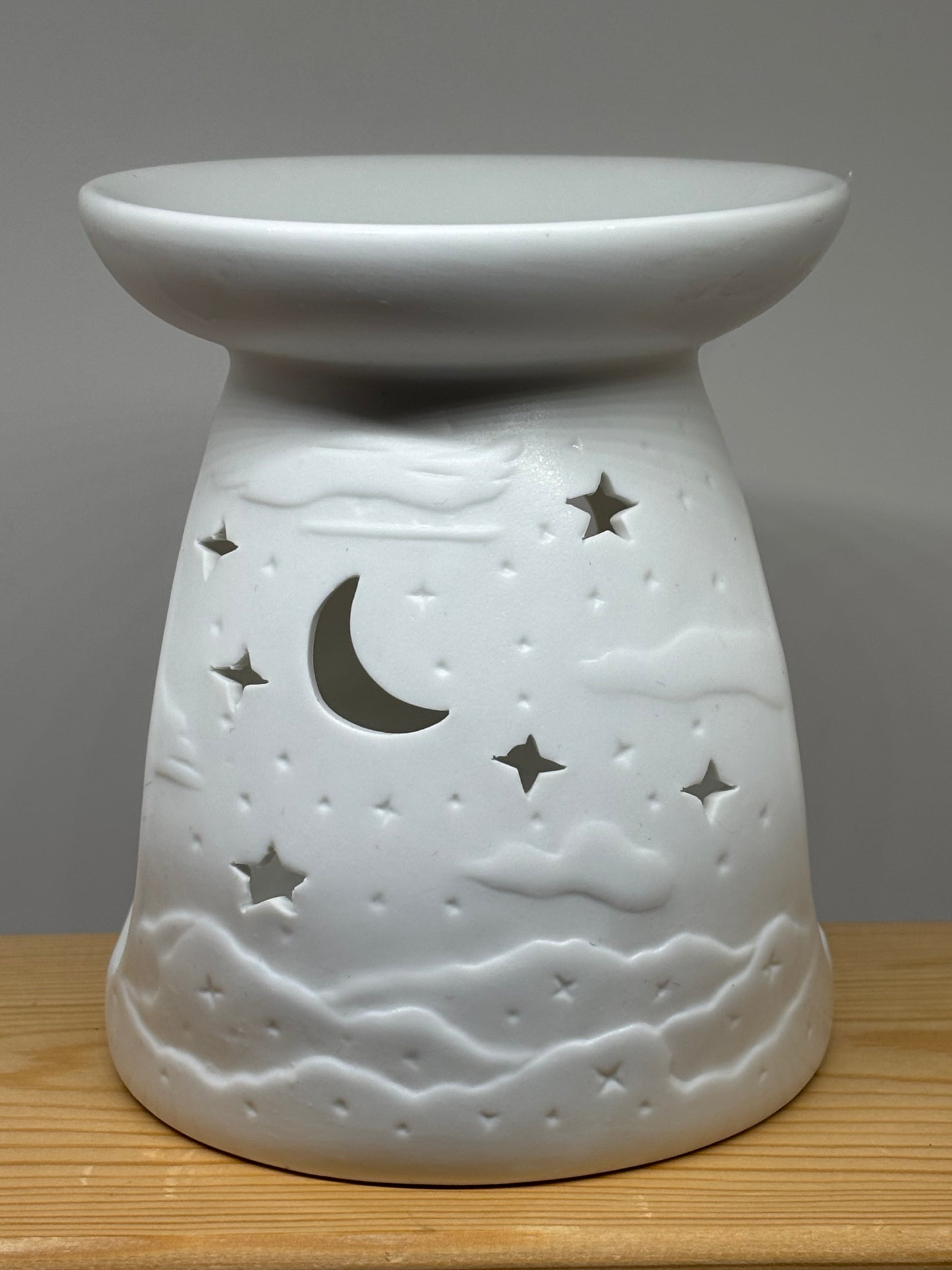 Moon & stars ceramic wax melt/essential oil burner from Pixi Daisy