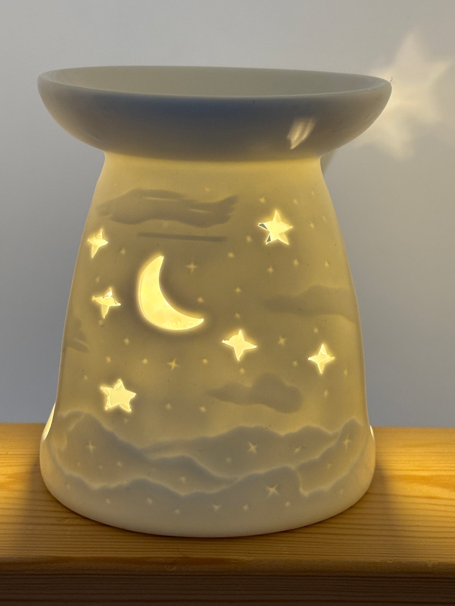 Moon & stars ceramic wax melt/essential oil burner from Pixi Daisy