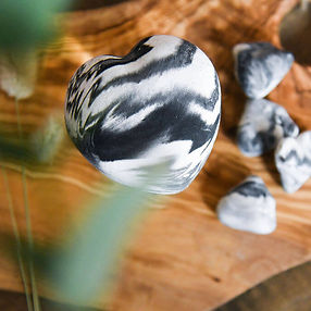 Aphrodite heart diffuser from Pixi Daisy