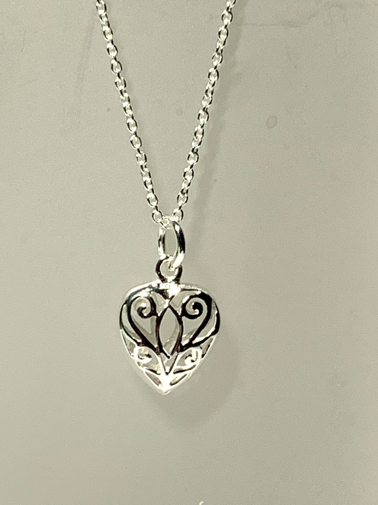 Filigree Puff Heart Necklace - pixi-daisy