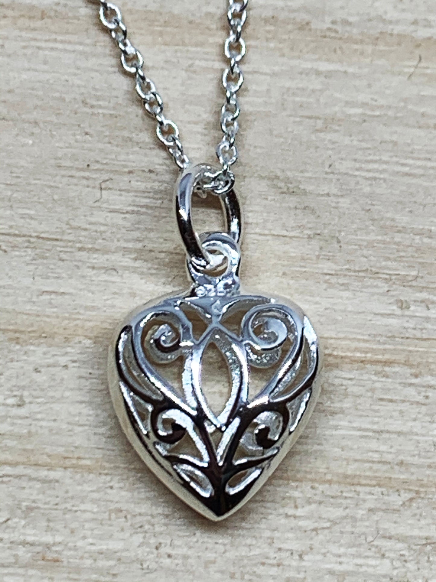 Filigree Puff Heart Necklace - pixi-daisy