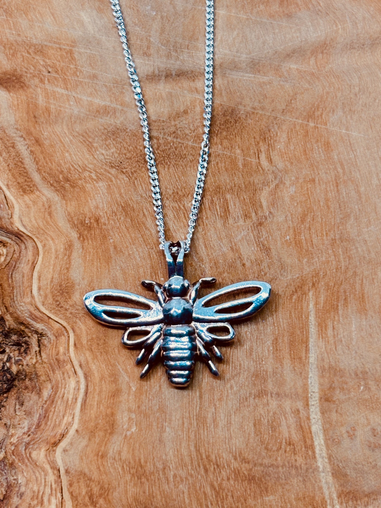 Silver Bee pendant from Pixi Daisy
