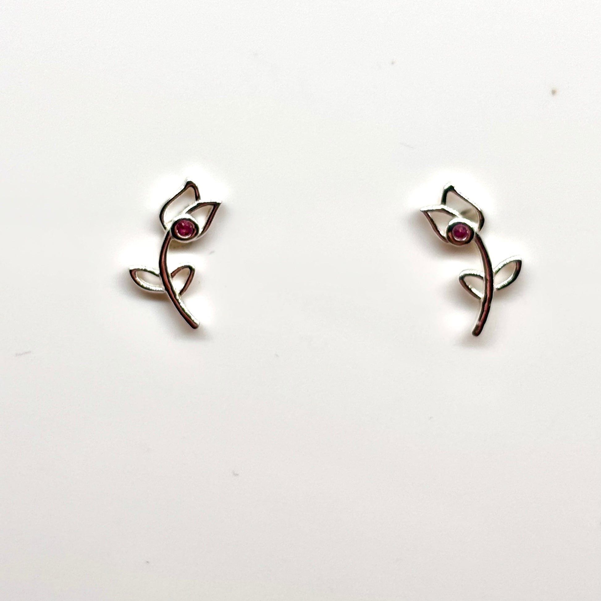 Silver tulip stud earrings from Pixi Daisy