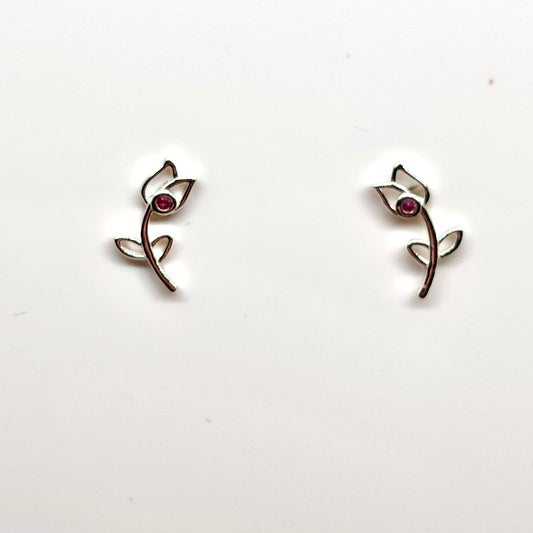 Silver tulip stud earrings from Pixi Daisy