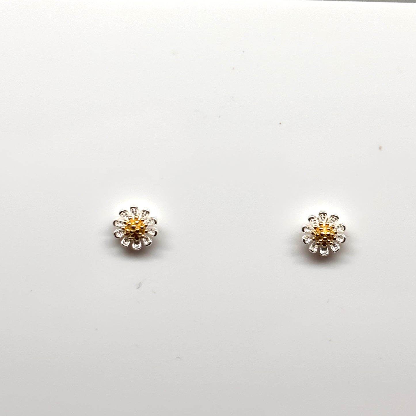  Daisy flower ear studs from Pixi Daisy