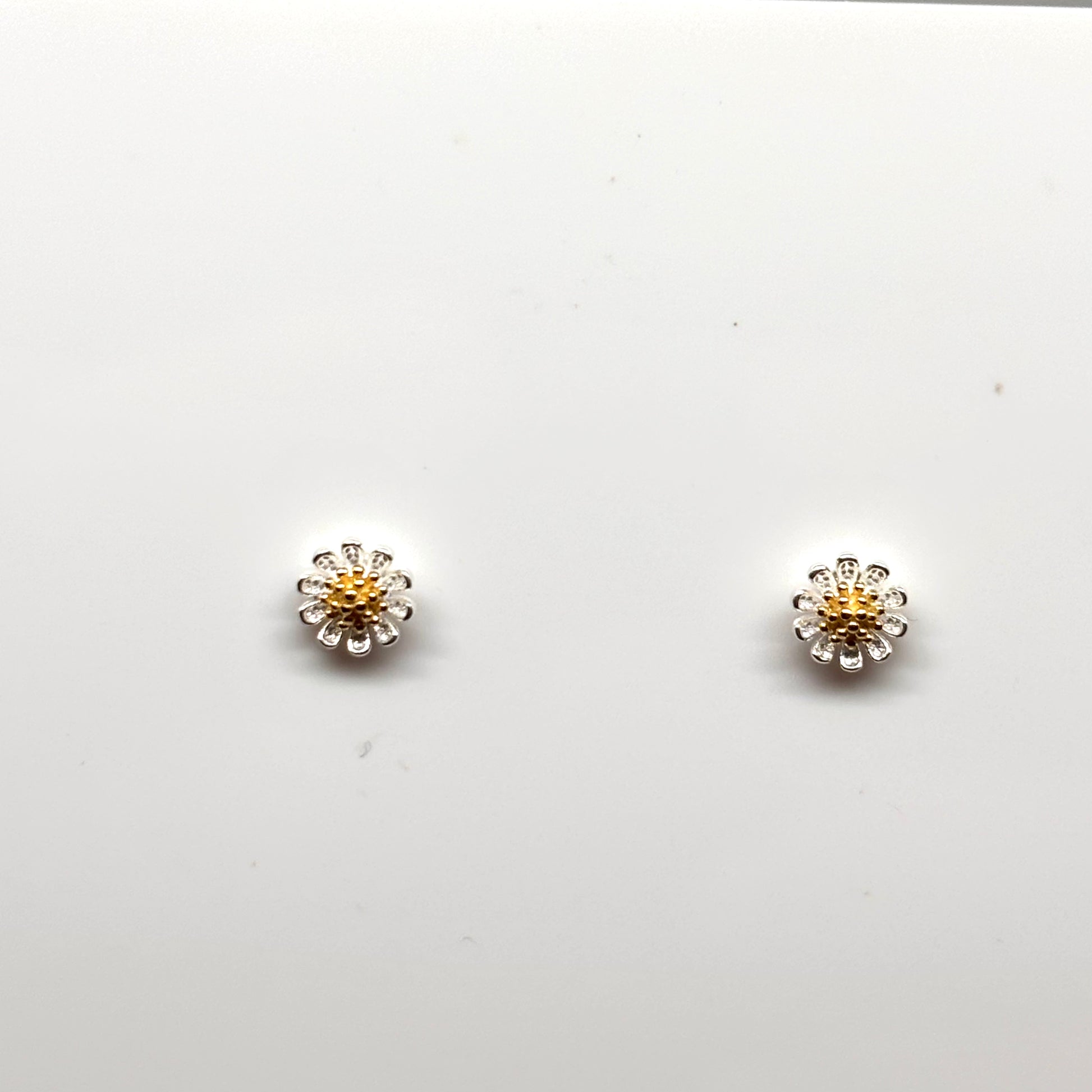  Daisy flower ear studs from Pixi Daisy
