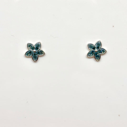 Pair of flower-shaped earrings with light blue gemstones from Pixi Daisy