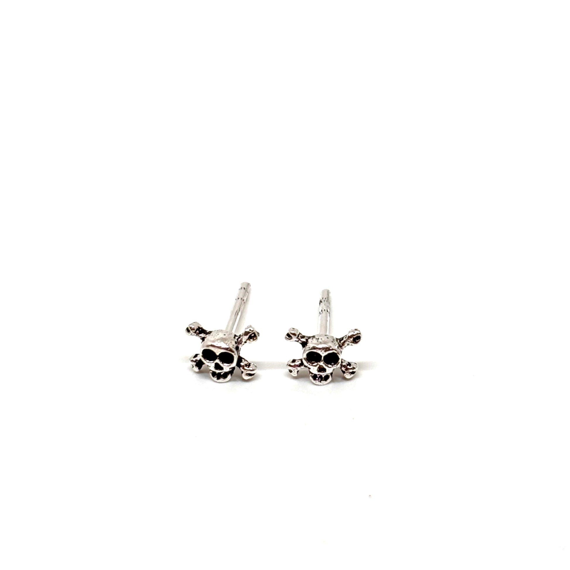 Small skull and crossbones earrings from Pixi Daisy