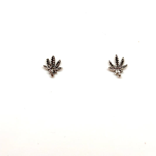 Silver cannabis leaf earrings from Pixi Daisy