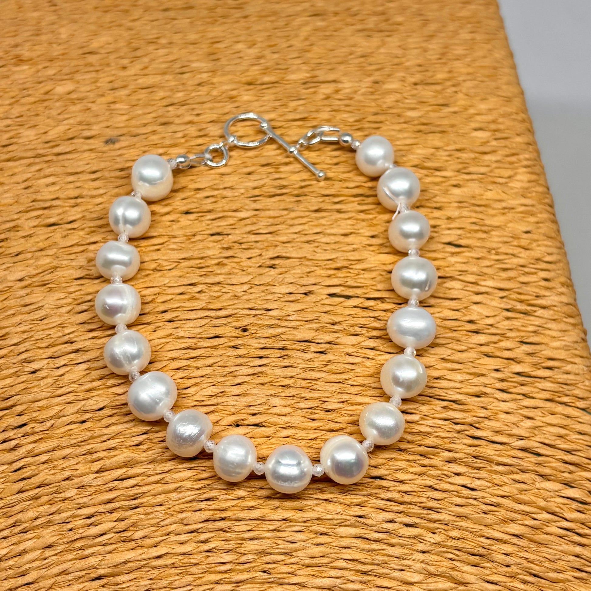 Freshwater pearl bracelet from Pixi Daisy