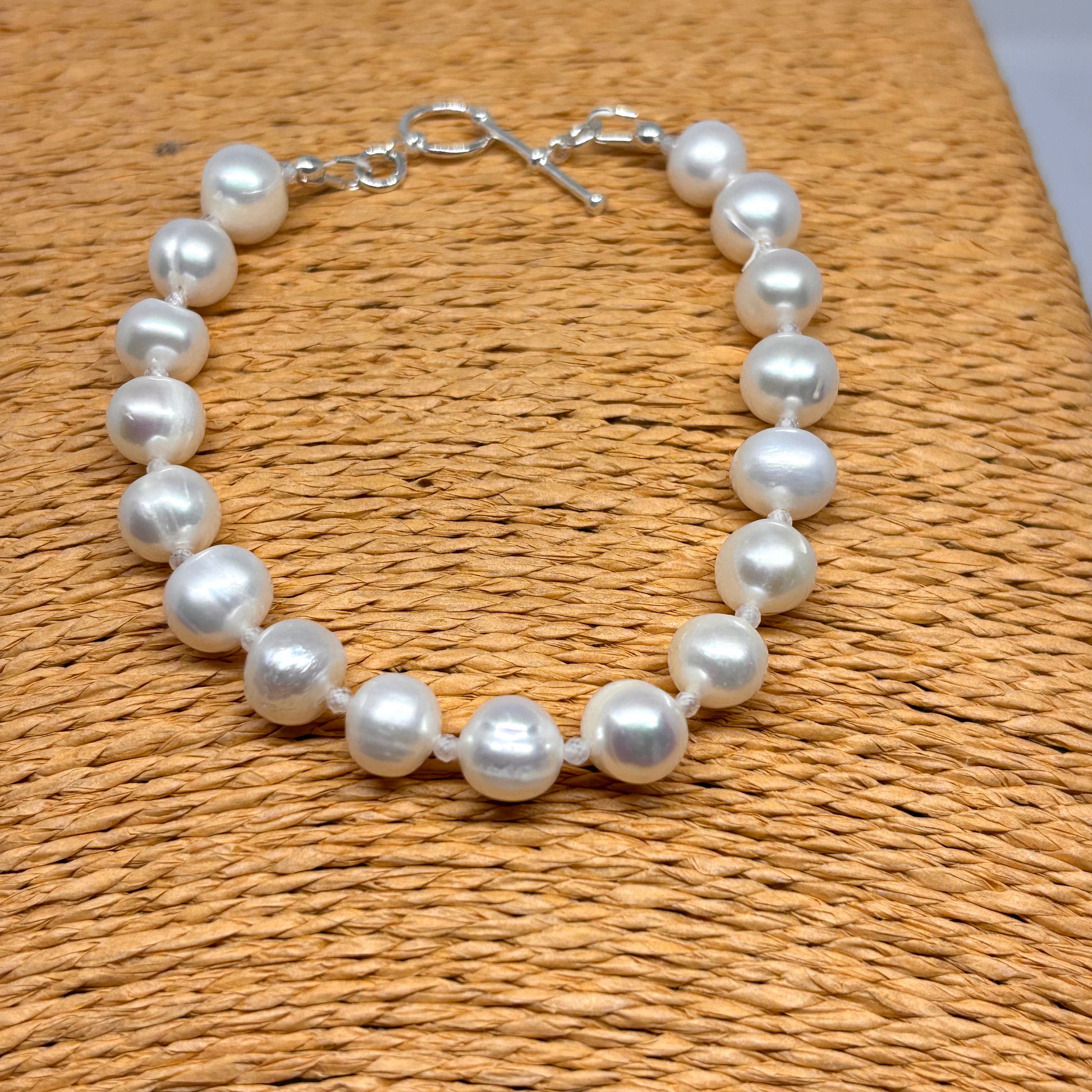 Freshwater pearl bracelet from Pixi Daisy