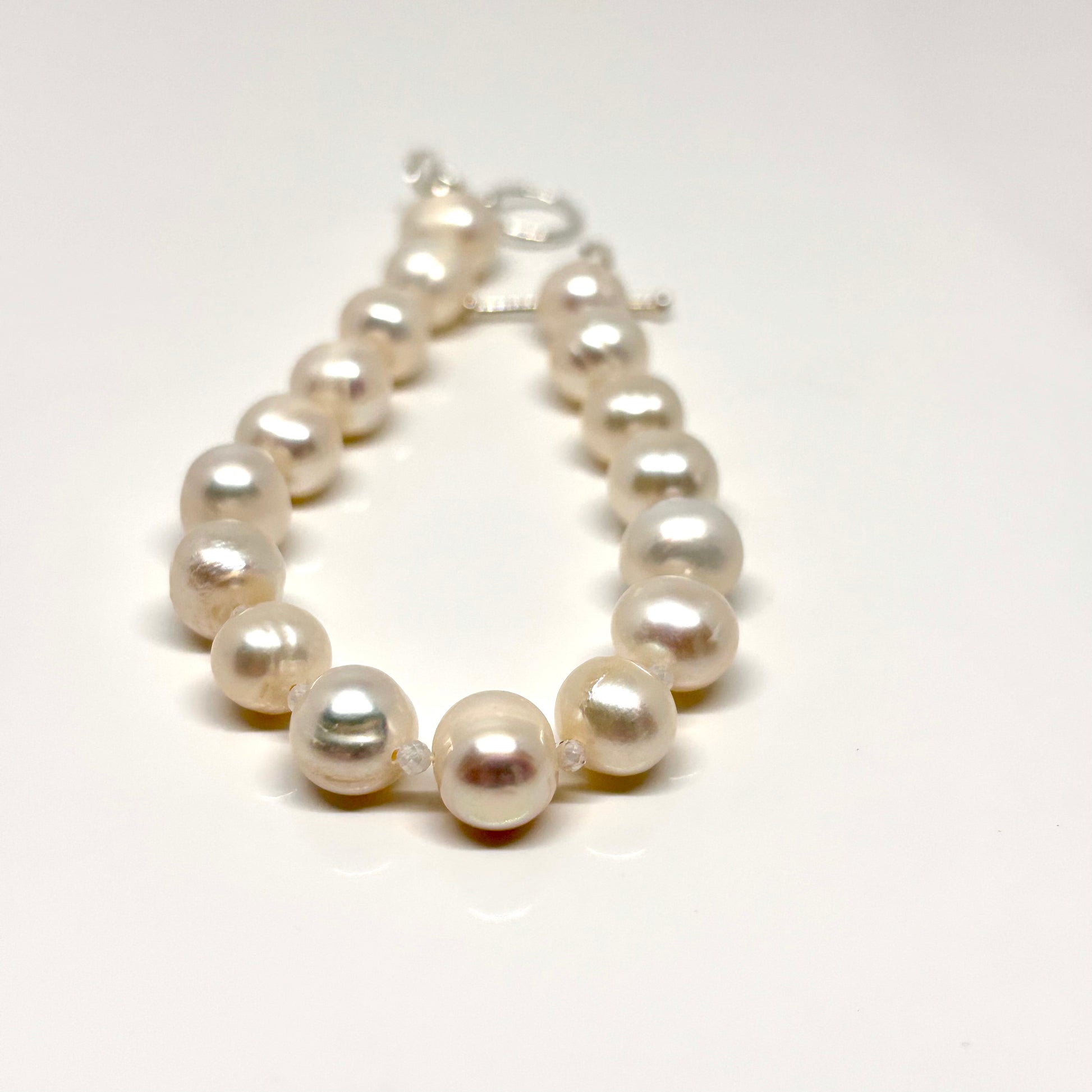 Freshwater pearl bracelet from Pixi Daisy