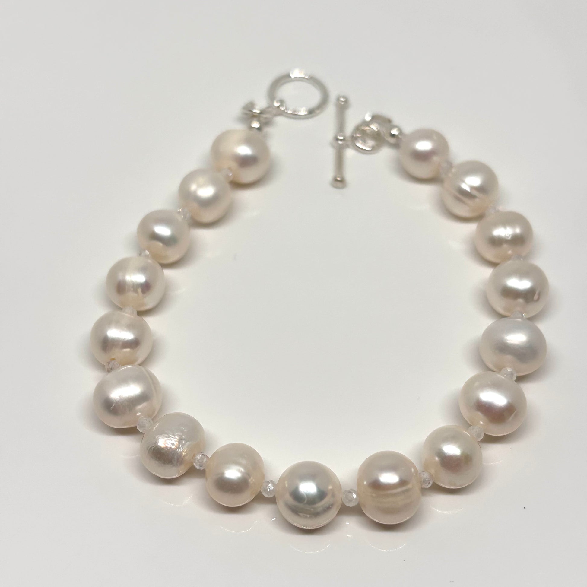 Freshwater pearl bracelet from Pixi Daisy