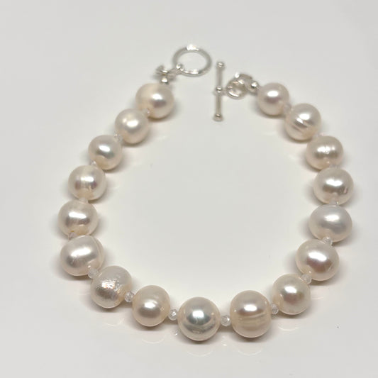 Freshwater pearl bracelet from Pixi Daisy