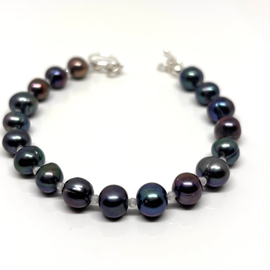Freshwater pearl bracelet from Pixi Daisy