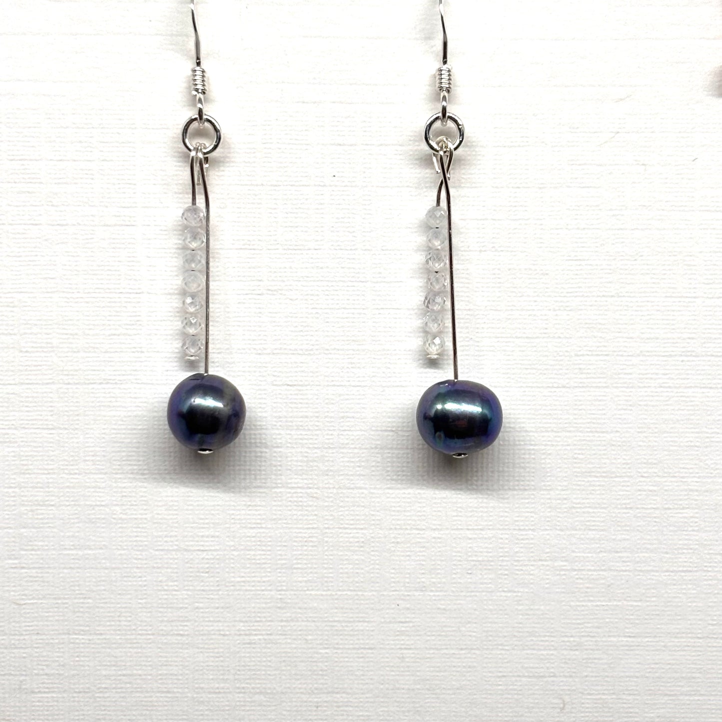 Freshwater Pearl dangly earring from Pixi Daisy