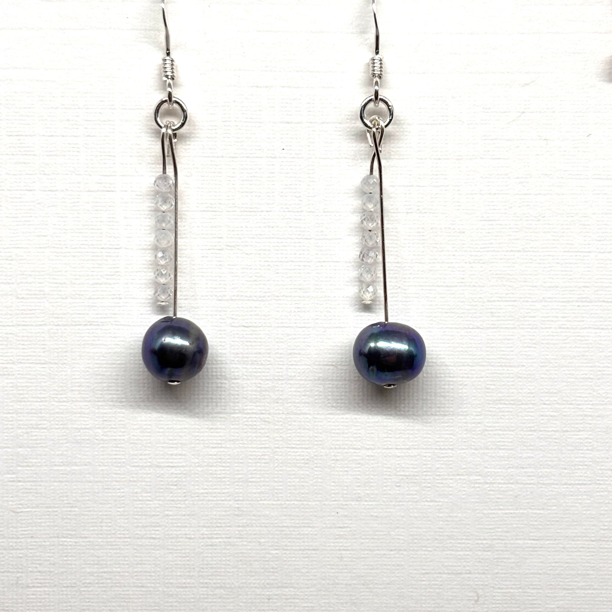 Freshwater Pearl dangly earring from Pixi Daisy