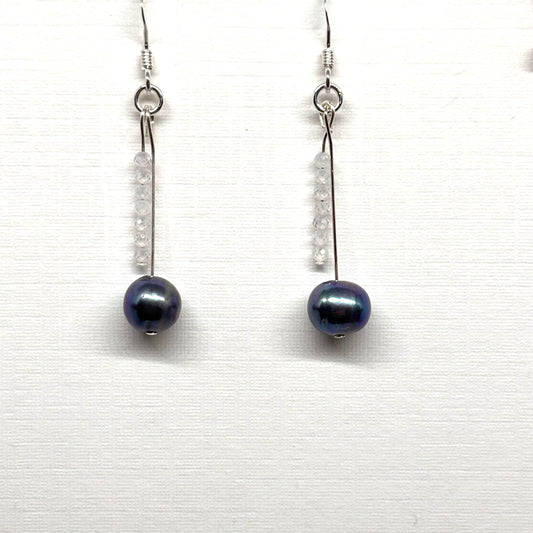 Freshwater Pearl dangly earring from Pixi Daisy
