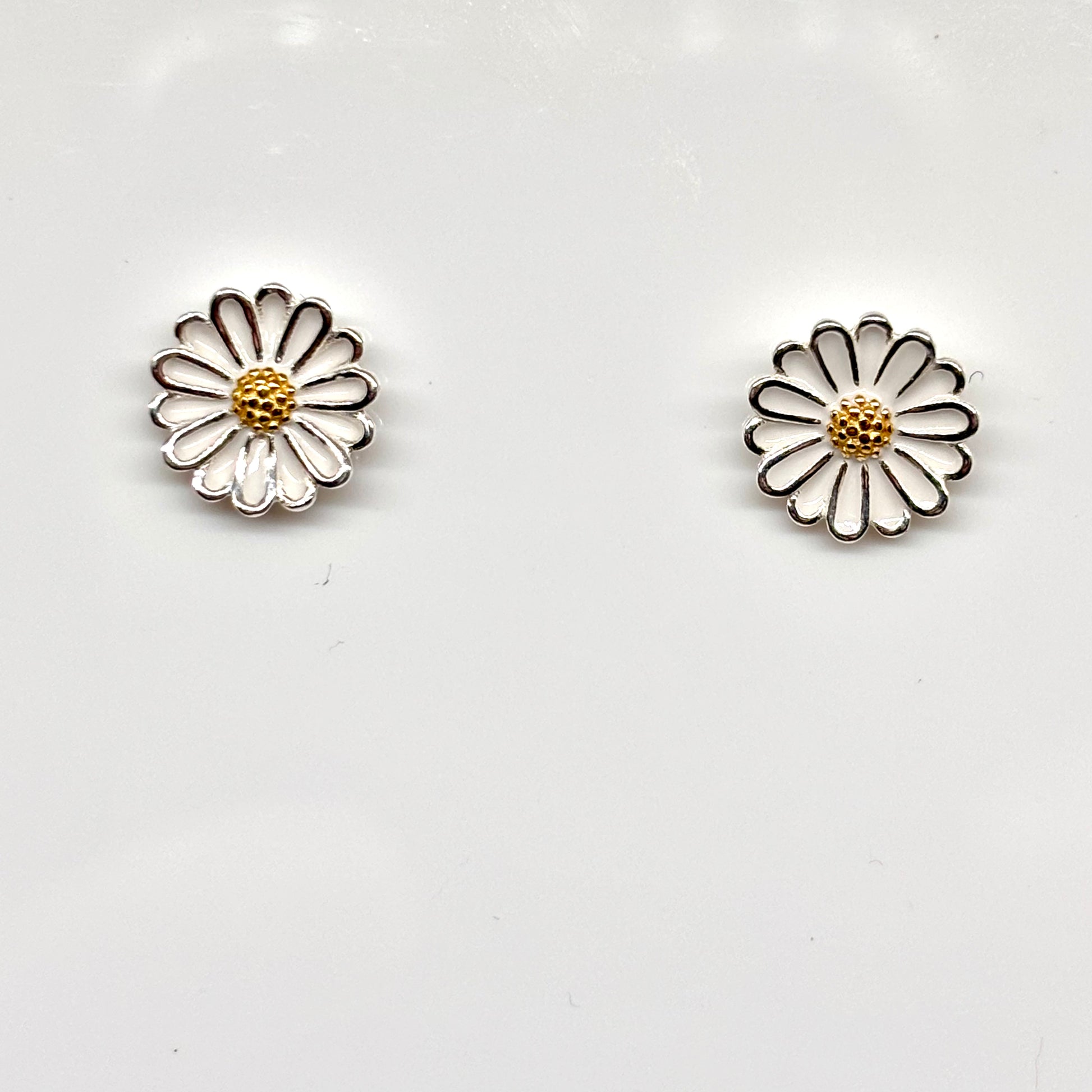 White daisy ear studs from Pixi Daisy