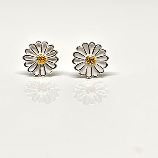 White daisy ear studs from Pixi Daisy