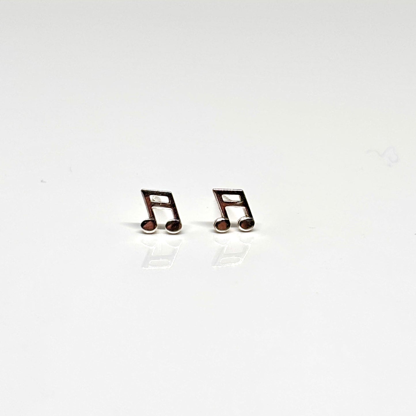 Musical Notes ear studs from Pixi Daisy