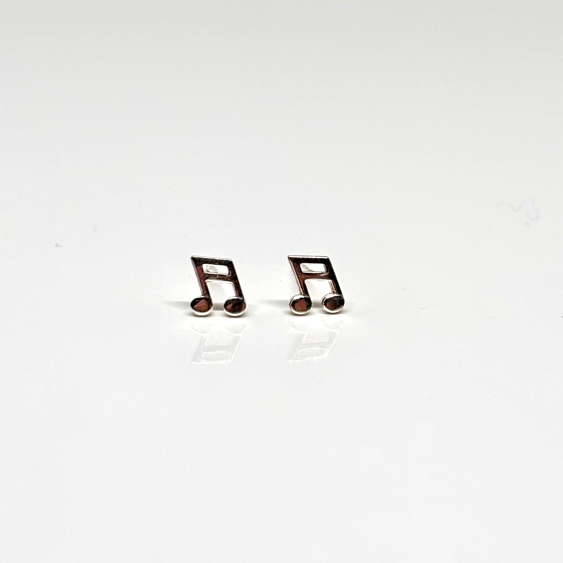 Musical Notes ear studs from Pixi Daisy