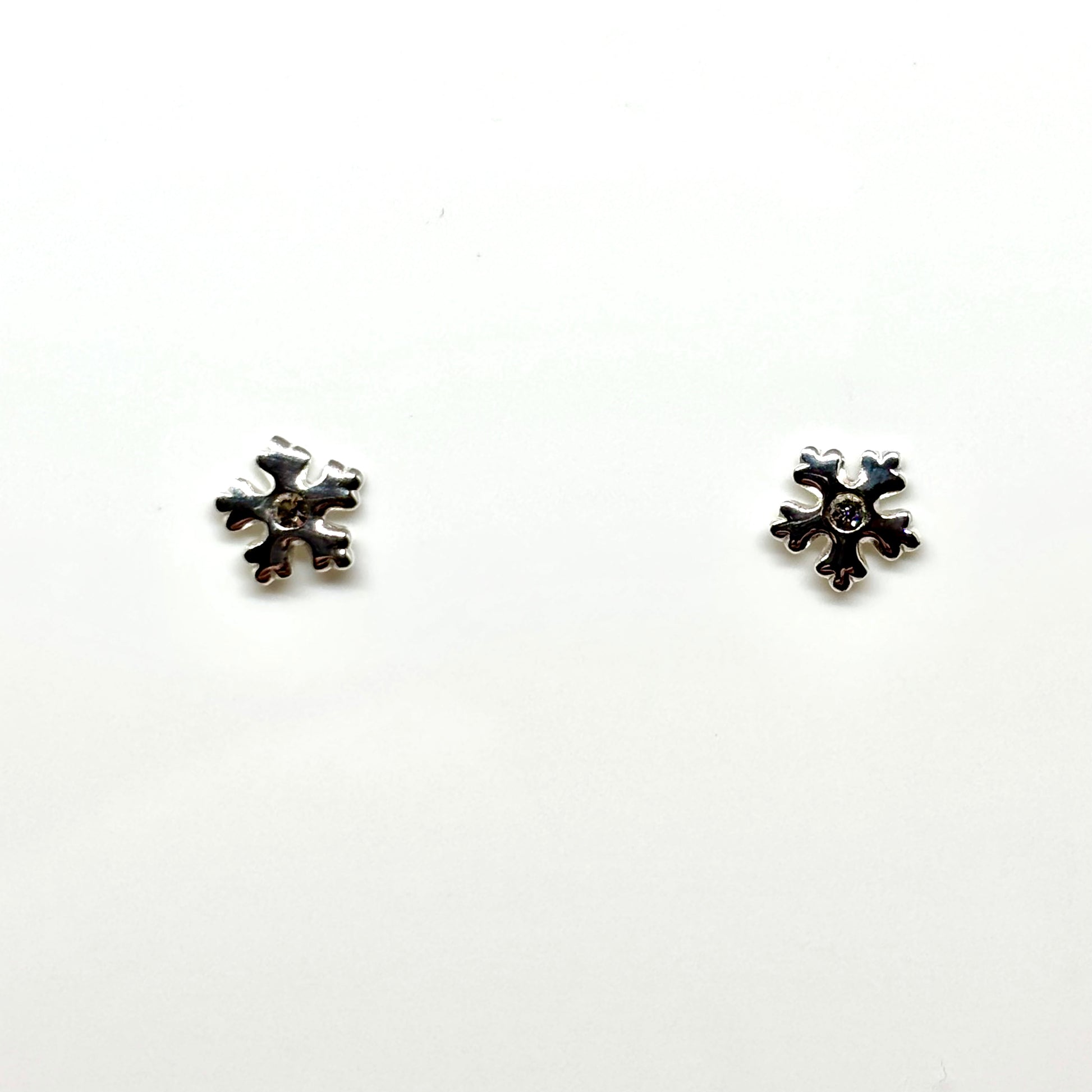 Snowflake ear Studs - Pixi Daisy