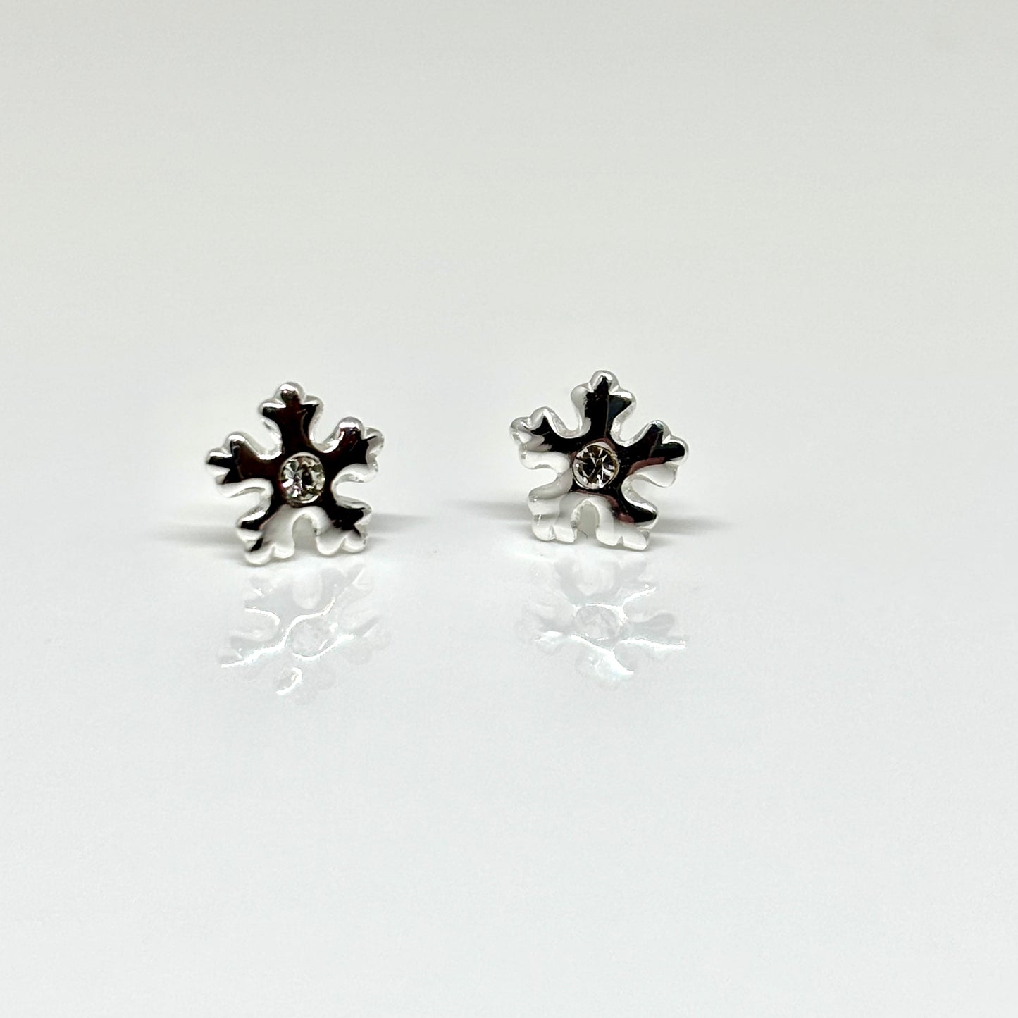 Snowflake ear Studs - Pixi Daisy