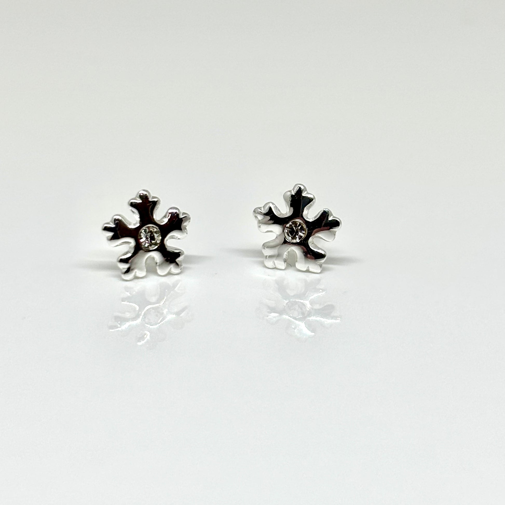 Snowflake ear Studs - Pixi Daisy