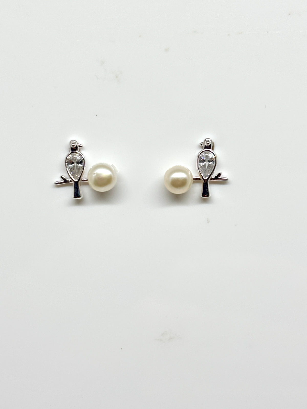 bird and pearl stud earrings from pixi daisy