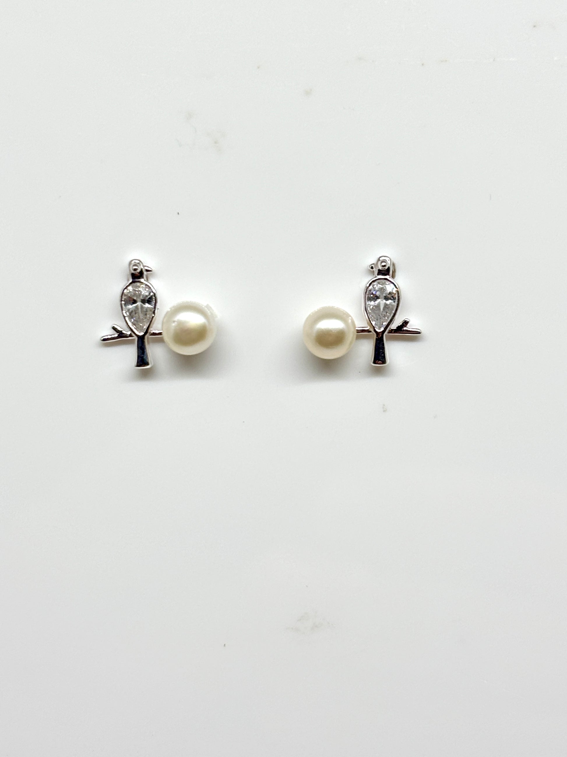 bird and pearl stud earrings from pixi daisy
