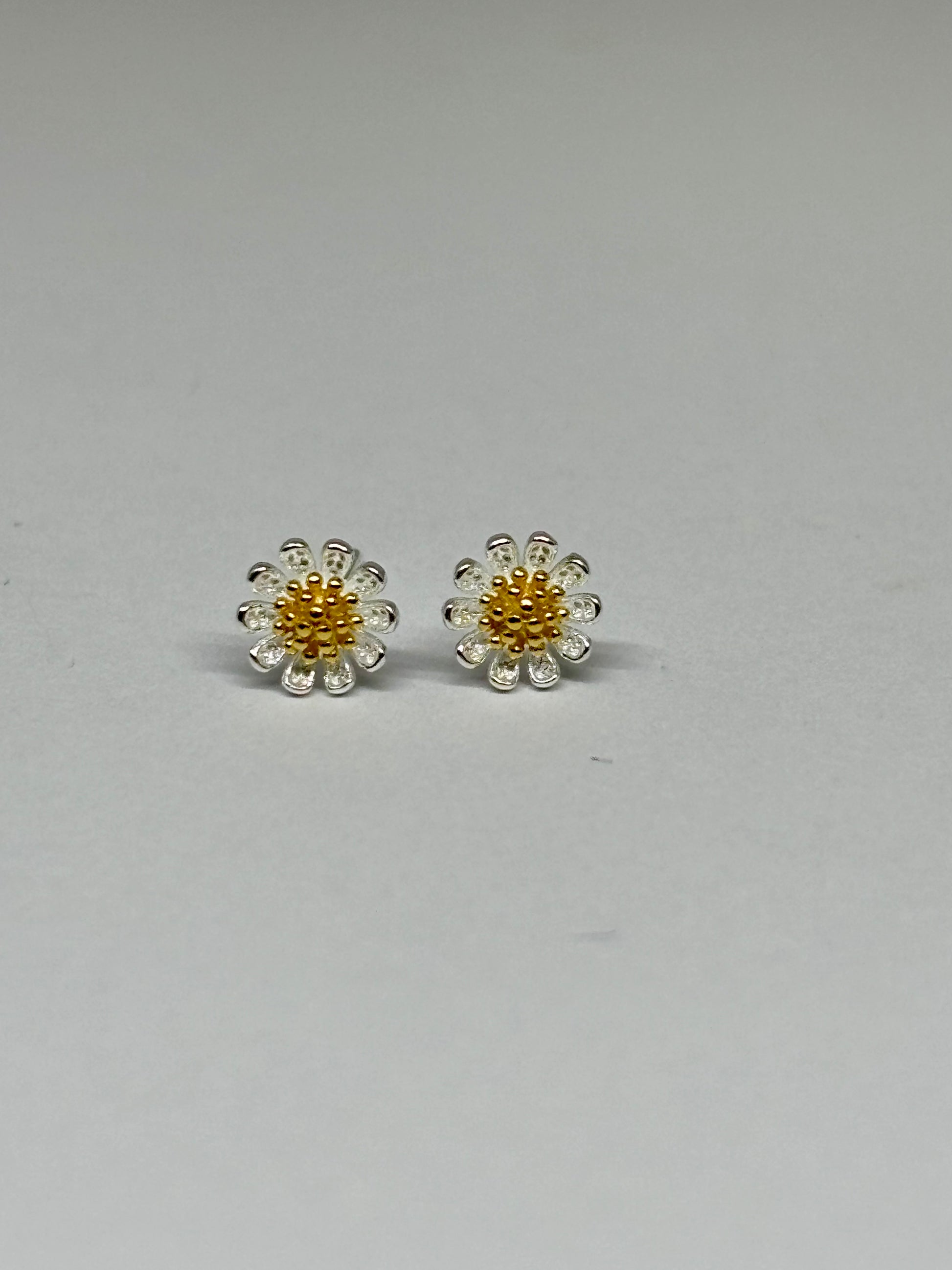  Daisy flower ear studs from Pixi Daisy