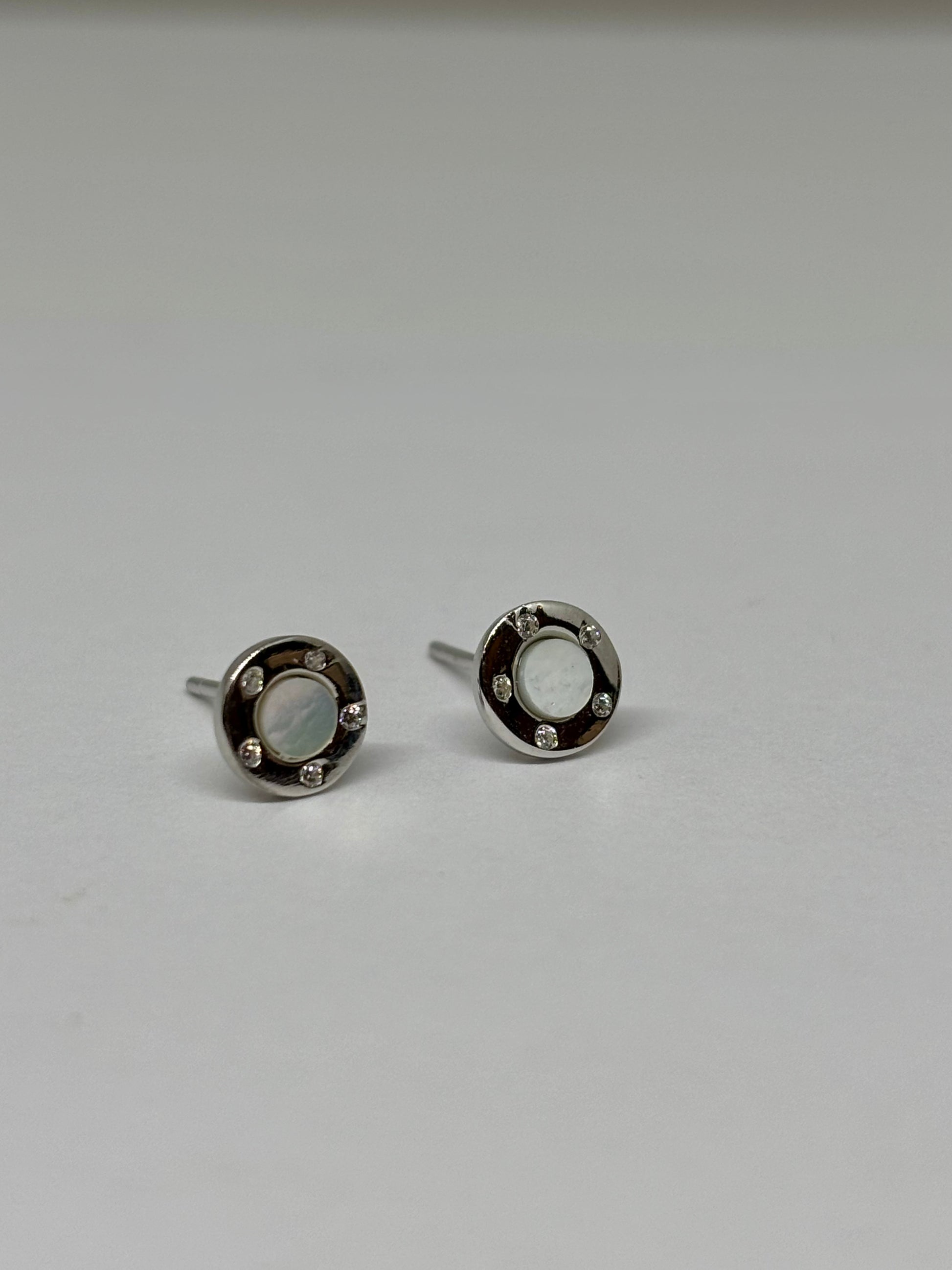 Circle ear studs with mother of Pearl centre from Pixi Daisy