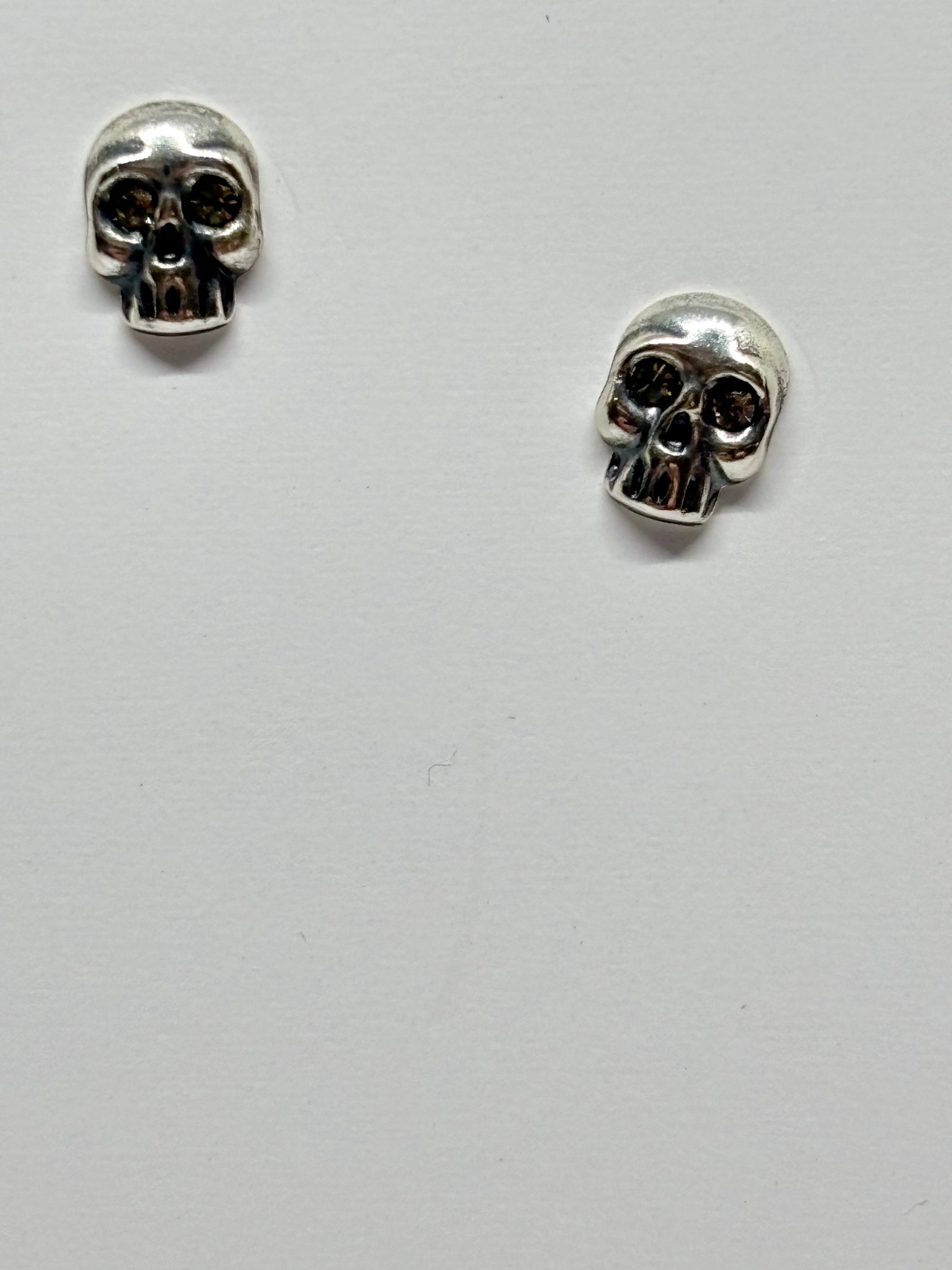 skull earrings from pixi daisy