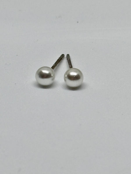 3mm pearl ear studs from Pixi Daisy