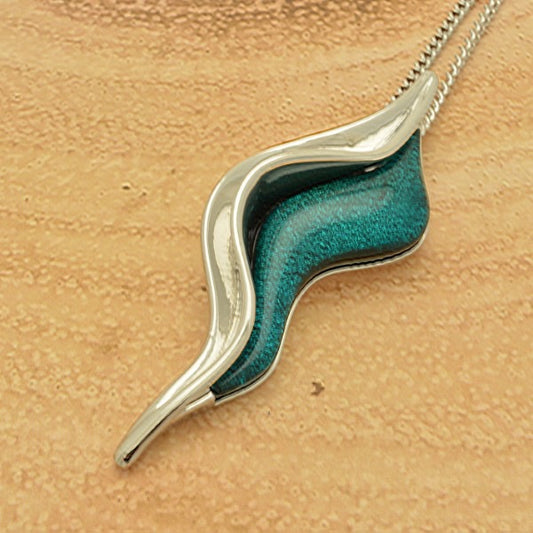 Miss Milly Dark Green wave Pendant from Pixi Daisy