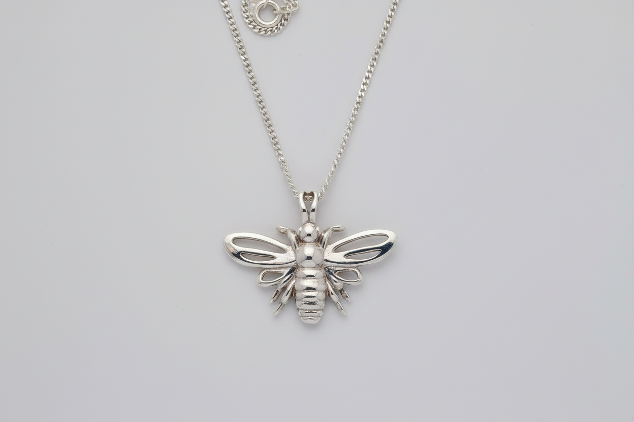 Silver Bee pendant from Pixi Daisy