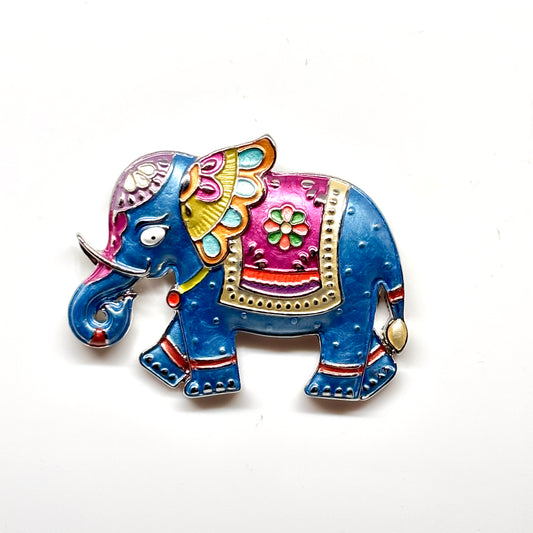 Blue elephant magnetic brooch from Pixi Daisy